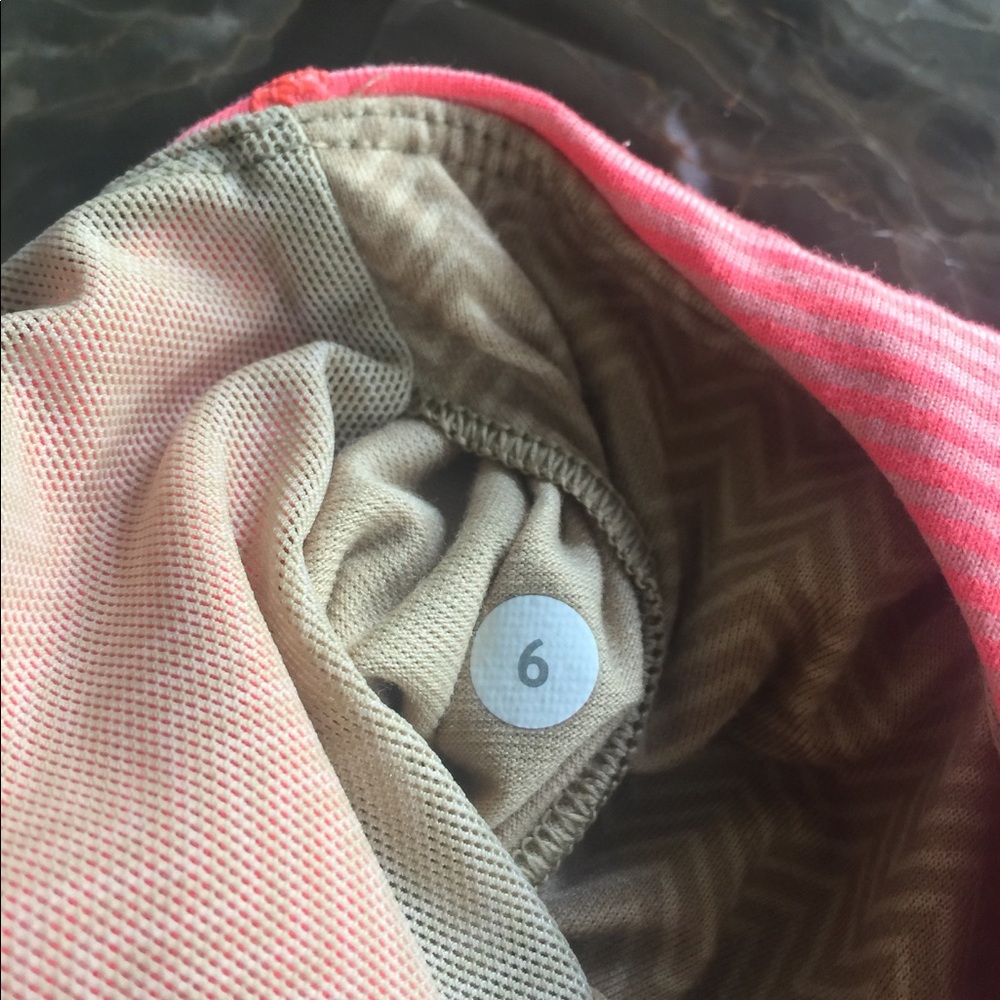 Lululemon orange top with piping and ruching. - Picture 4 of 4